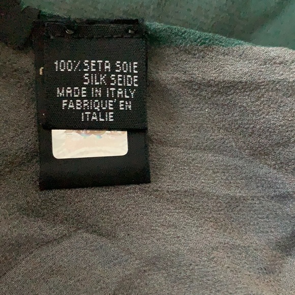 Beautiful Roberto Cavalli leopard print silk shawl - Picture 4 of 8